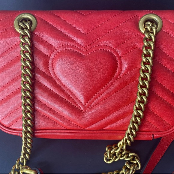 Gucci GG Marmont shoulder bag in deep red matelassé chevron nappa leather. - Picture 3 of 17